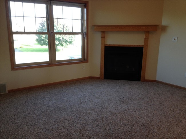 Building Photo - 660 Circle Pine Dr
