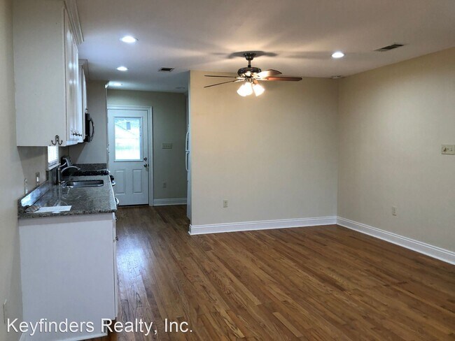 Building Photo - 2 br, 1 bath House - 611 Avenue G