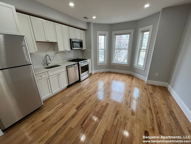 Building Photo - 372 Oxford St