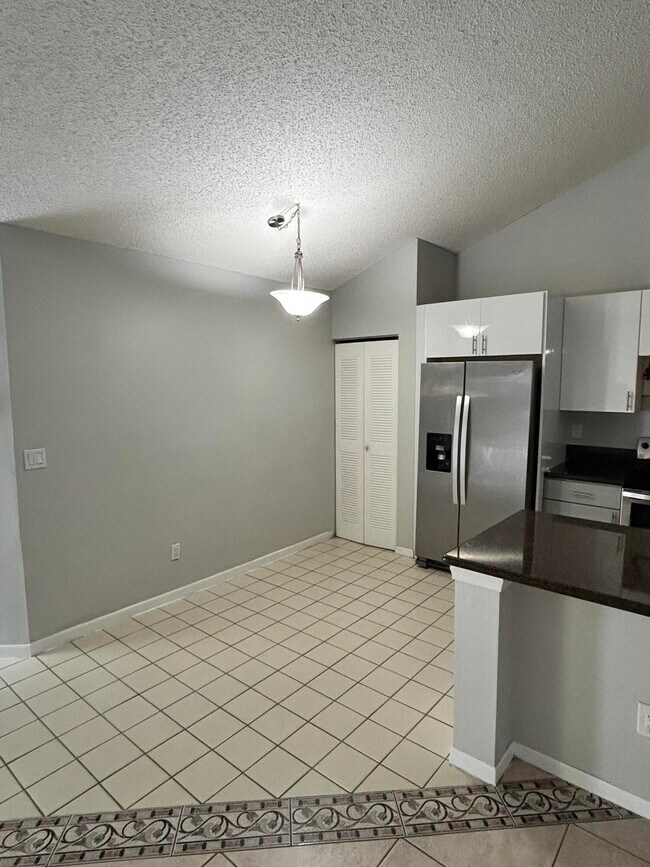 Foto del edificio - 1158 Summit Trail Cir