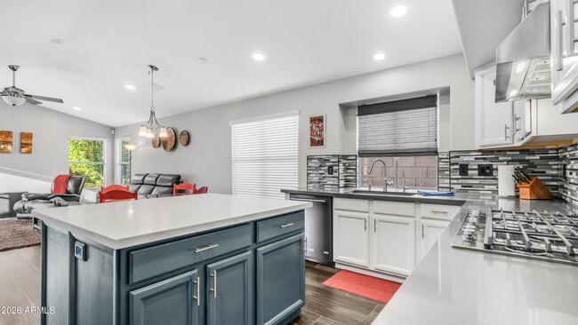 Building Photo - 2460 E Elgin St