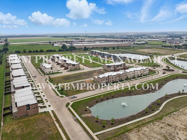Building Photo - 2116 Layla Dr