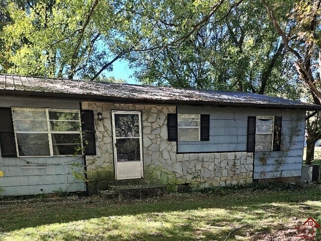 Building Photo - 4553 S Creek Dr