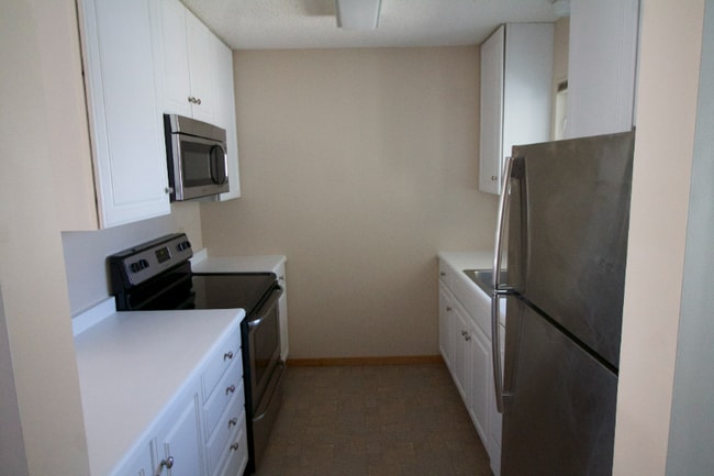 Building Photo - 1902 Greenview Pl SW
