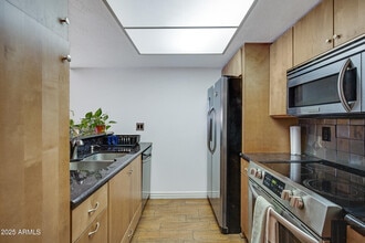 Building Photo - 540 N May