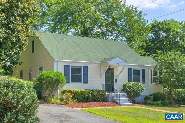Building Photo - Charming home 3BR with office, 2 Ba in gre...