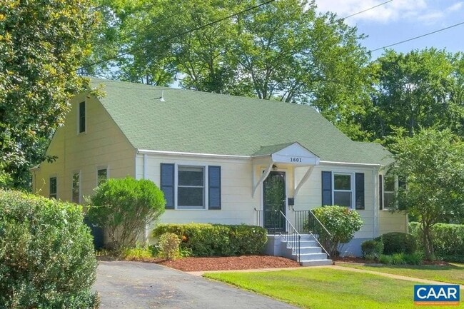 Building Photo - GREAT Location, GREAT schools - Charming h...