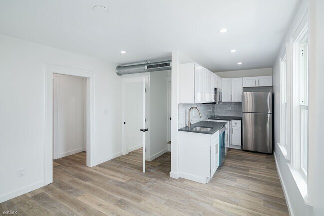 Foto del edificio - 2 br, 1 bath Duplex - 615 White Horse Pike 3