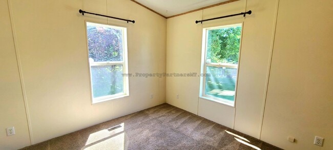Building Photo - *** Very Nice *** 3 Bed 2 Bath remodel Modular house