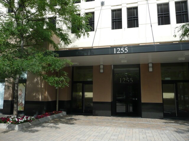 Building Photo - 1255 S State St