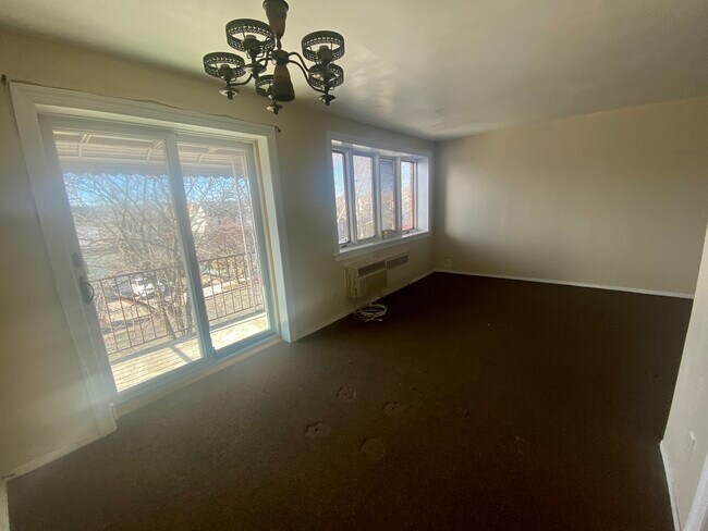 Building Photo - 10 Paerdegat 7th St