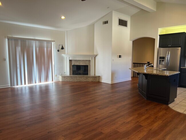 1905 Rockefeller Ln Unit B