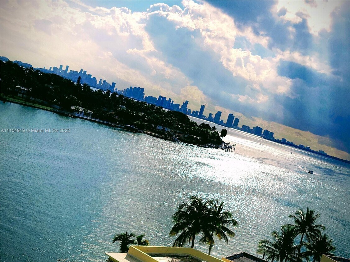 Foto principal - 900 Bay Dr