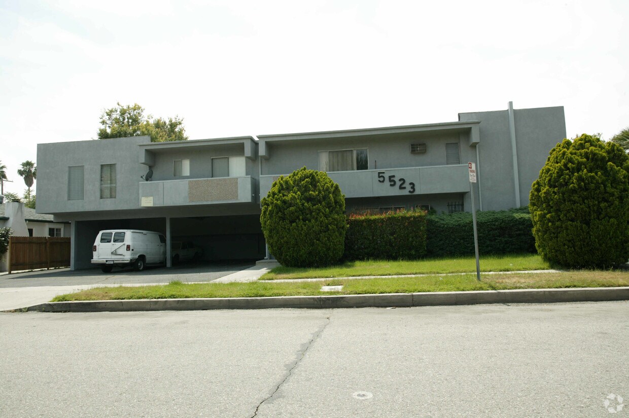Foto del edificio - 5523 Denny Ave