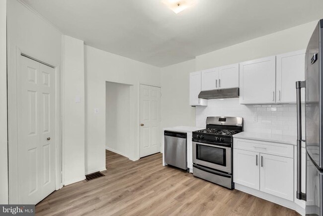 Building Photo - 503 Kossuth St