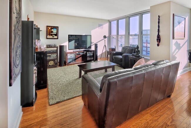 Foto del edificio - 1125 Maxwell Ln