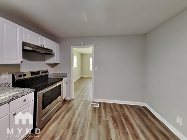 Building Photo - 505 Sinclair St