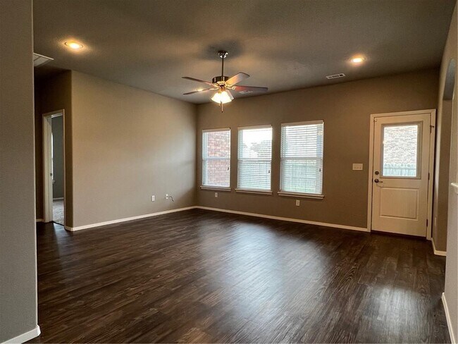 Foto del edificio - 1306 W Walker Dr