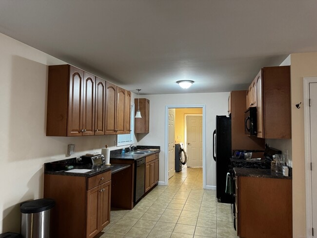 Building Photo - 16 Oriole Dr