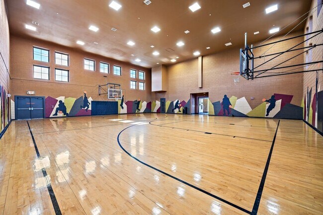 Cancha de baloncesto en Los Brisas Apartments en Round Rock, Texas - Las Brisas Apartments