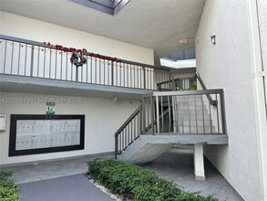 Building Photo - 9427 Fontainebleau Blvd