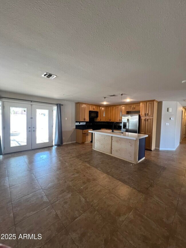 Foto del edificio - 233 E Huntington Dr