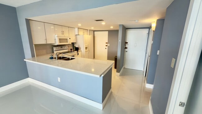 Building Photo - Spacious One Bedroom Two Bath Condo with P...