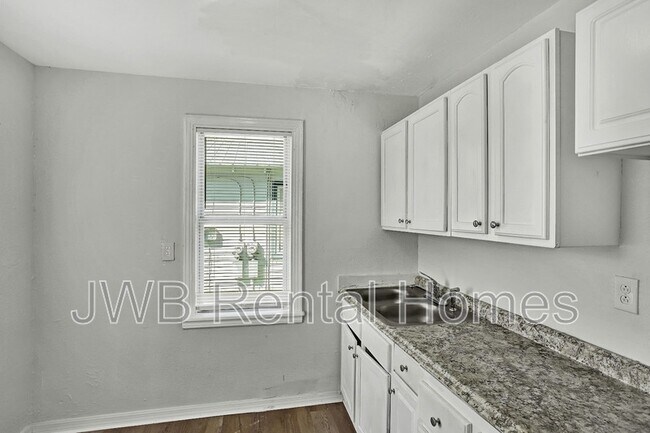 Photo - 1547 Francis St Apartment