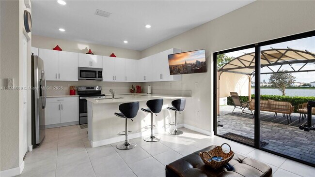 Foto del edificio - 3290 W 114th Ter