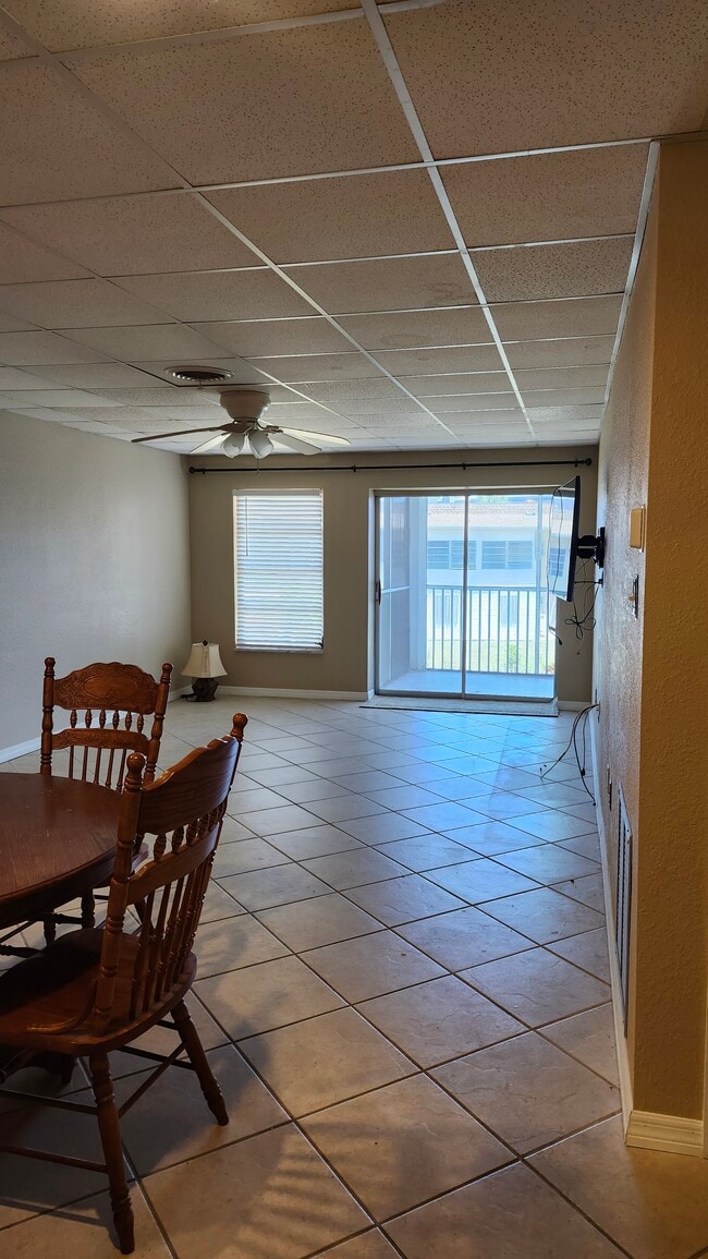 Foto del edificio - 3136 Harbor Blvd