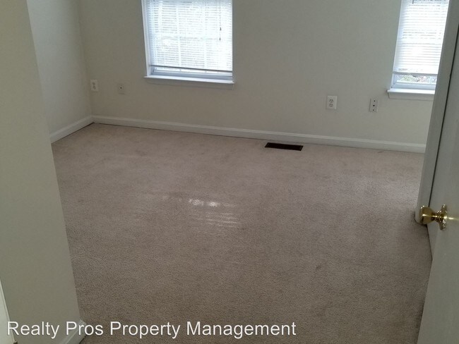 Building Photo - 135 Heathfield Dr