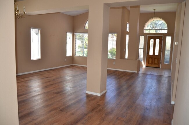 Building Photo - Open House Saturday 5/3 from 10 to 2pm-Bea...