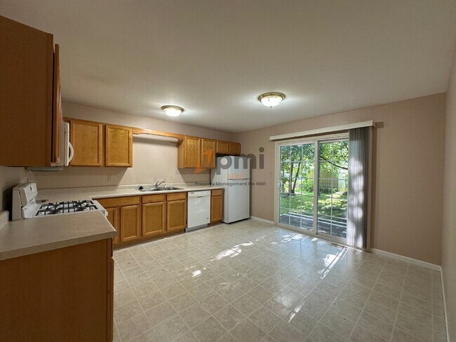 Foto del edificio - 678 Dearborn Rd