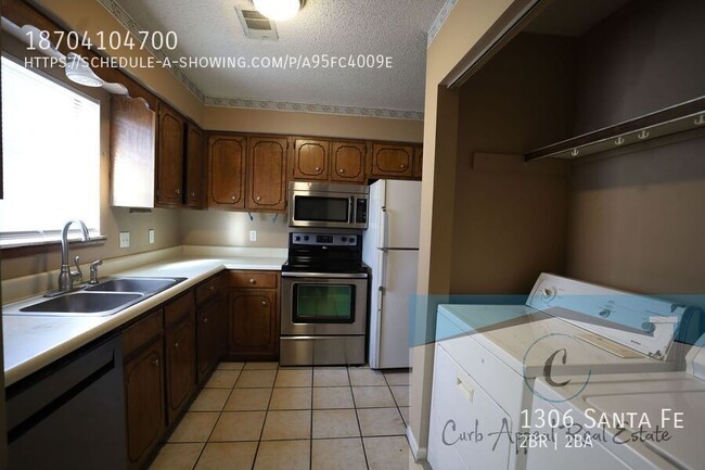 Building Photo - 1306 Santa Fe Cir