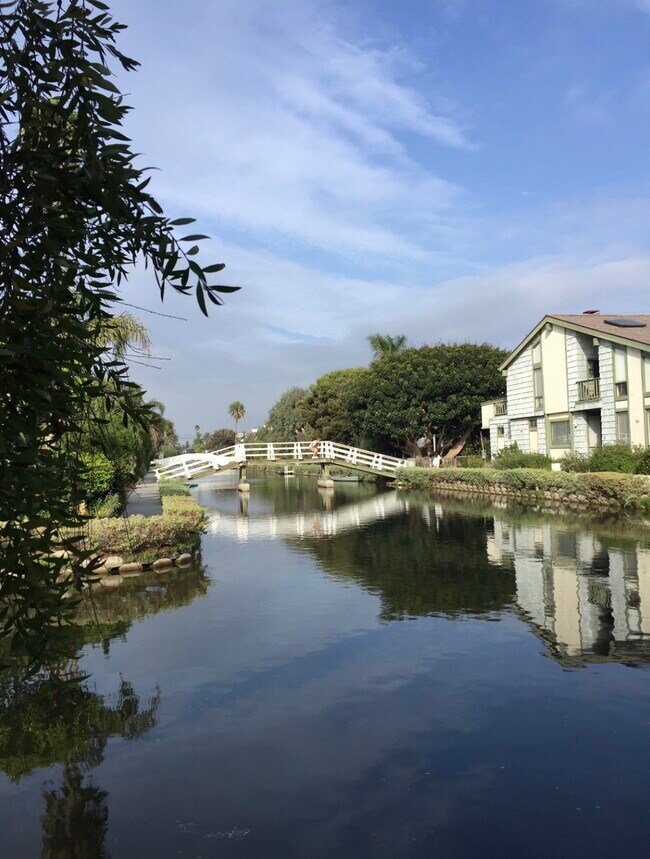 Foto del edificio - 2712 Strongs Dr