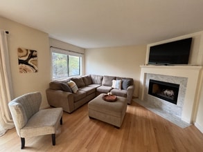 Building Photo - 62 Fox Run Ct