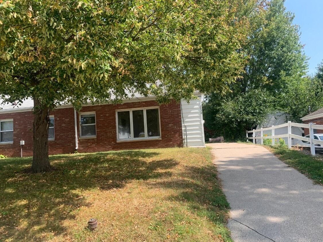Primary Photo - 2034 Broadlawn Rd