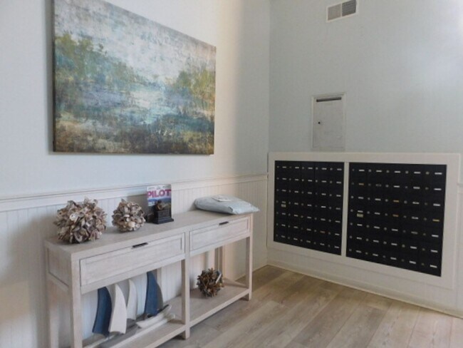 Foto del edificio - Remodeled 2 Bedroom 2 Bath Condo Over Looking Broad Creek