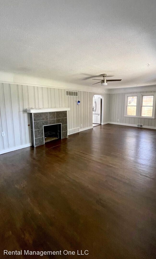 Building Photo - 4 br, 1.5 bath House - 2981 Corinthia