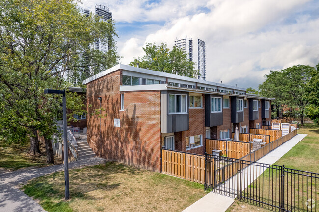 Building Photo - 61 Grenoble Dr