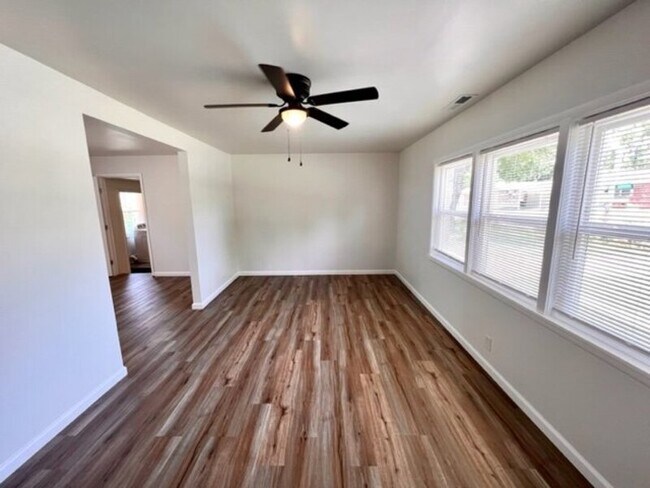 Foto del edificio - 5746 S Rockford Ave