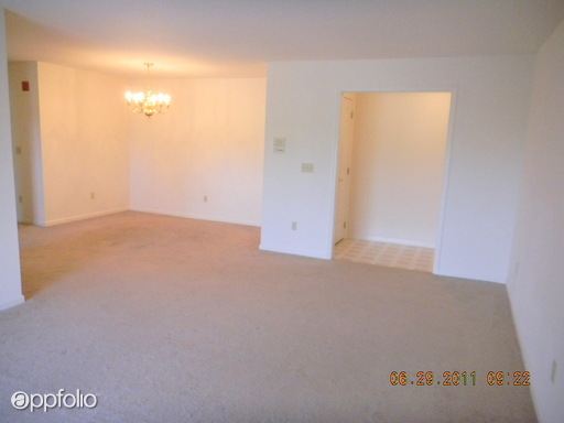 Building Photo - 885 Cold Spring Rd