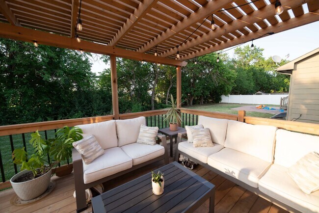 Foto del edificio - 5 Bedroom, 3 Bathroom house with completed...