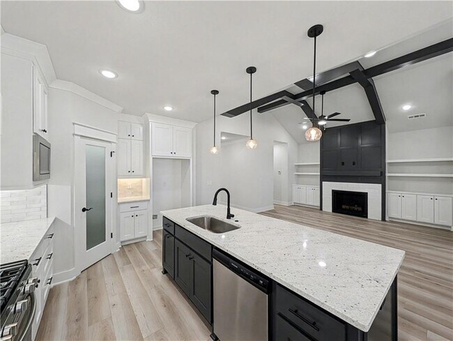 Building Photo - 7842 Scenic Vly Ave