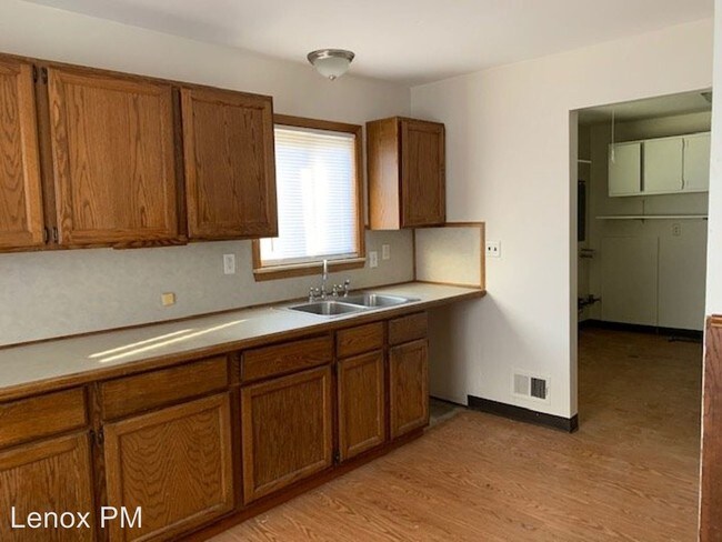 Building Photo - 3 br, 1 bath House - 110 E Cornell