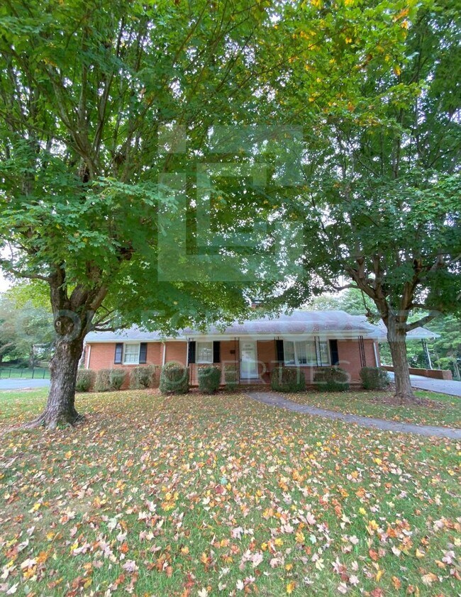 Building Photo - 830 Delmonte Dr NW