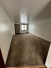 Building Photo - 2125 Packerland Dr