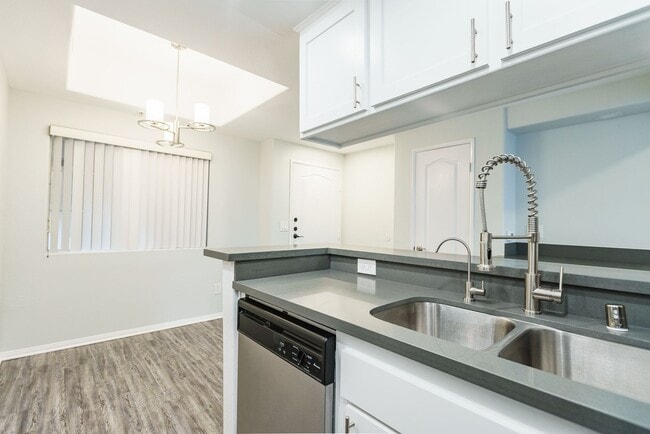 Foto del interior - 114 North Doheny Drive