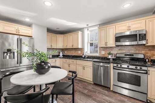 Foto principal - 93 Bellingham Ave