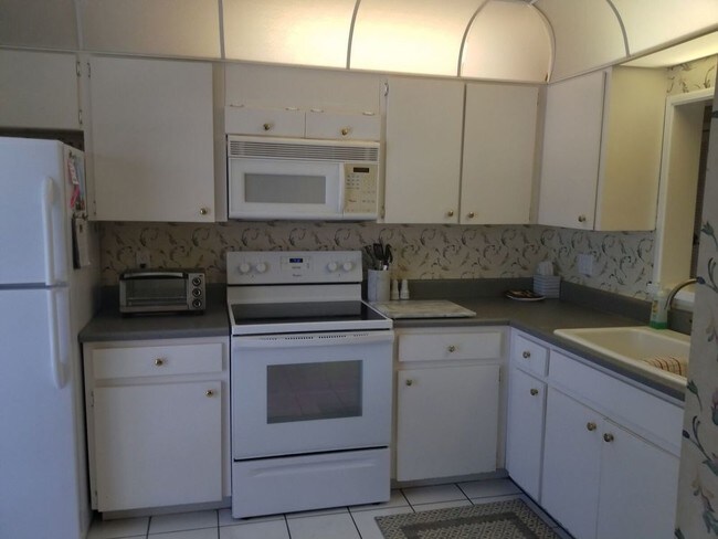 Building Photo - Furnished Bay Islands 308 commodore